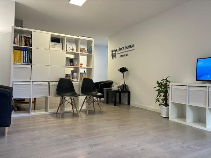 Clinica Dental Dr. Marcelo Junyent logo