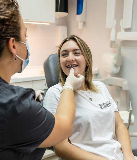 Clinica Dental Alzamora logo