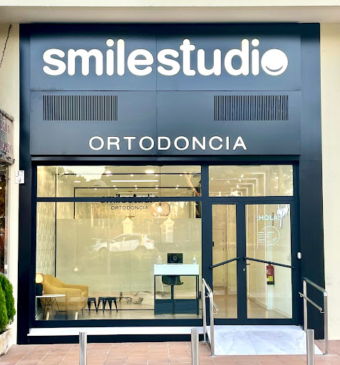 Clinica Dental Smilestudio logo